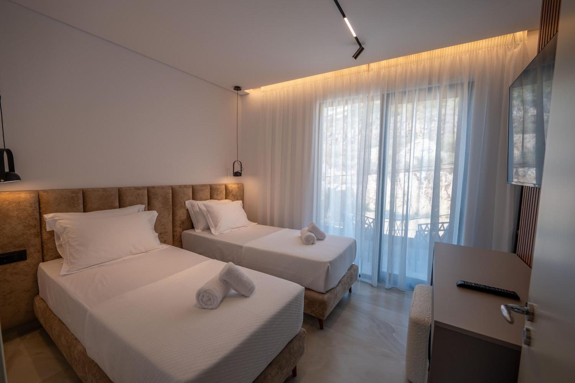 Litan Hotel Sarandë Exterior foto